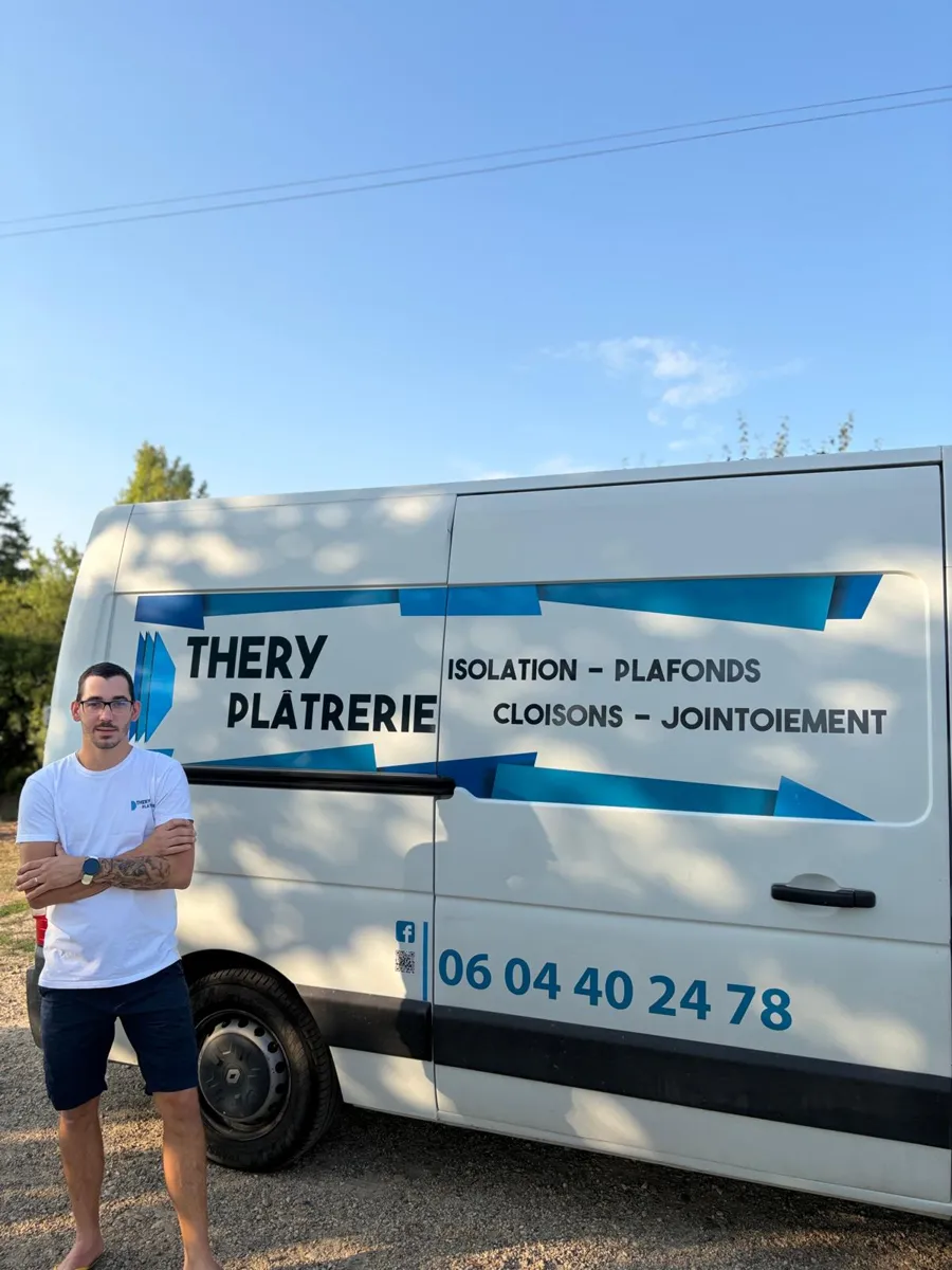 Camion Thery Plâtrerie et son artisan plaquiste, secteur Tonneins et Marmande